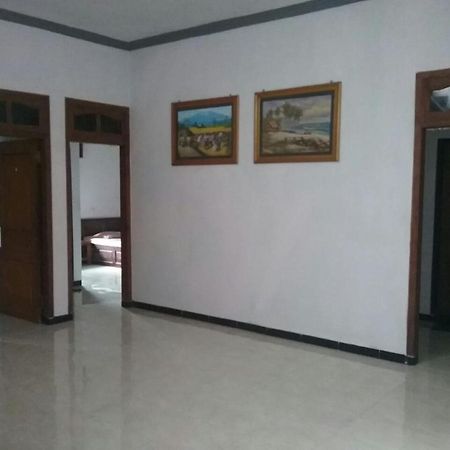 Hotel "Ngebel Indah" Экстерьер фото