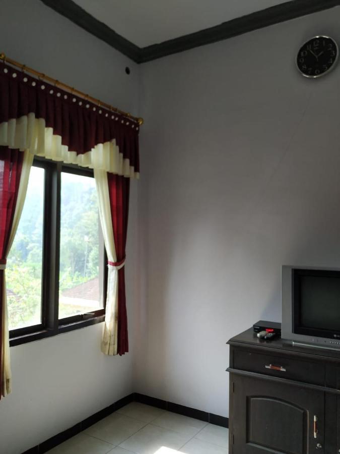 Hotel "Ngebel Indah" Экстерьер фото
